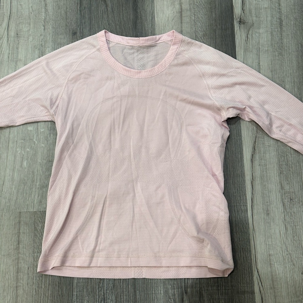 Lululemon Women’s swiftly tech long sleeve tee in light pink